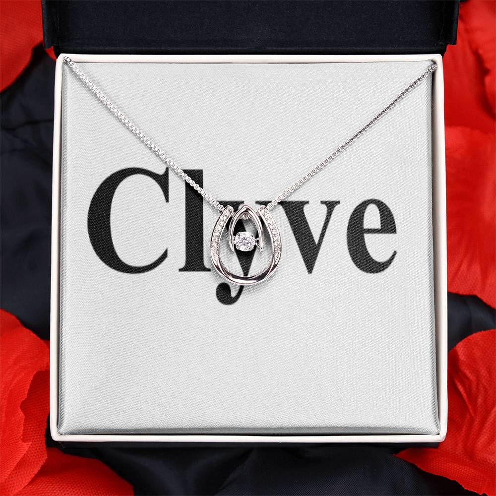 Lucky In Love Necklace - Clyve